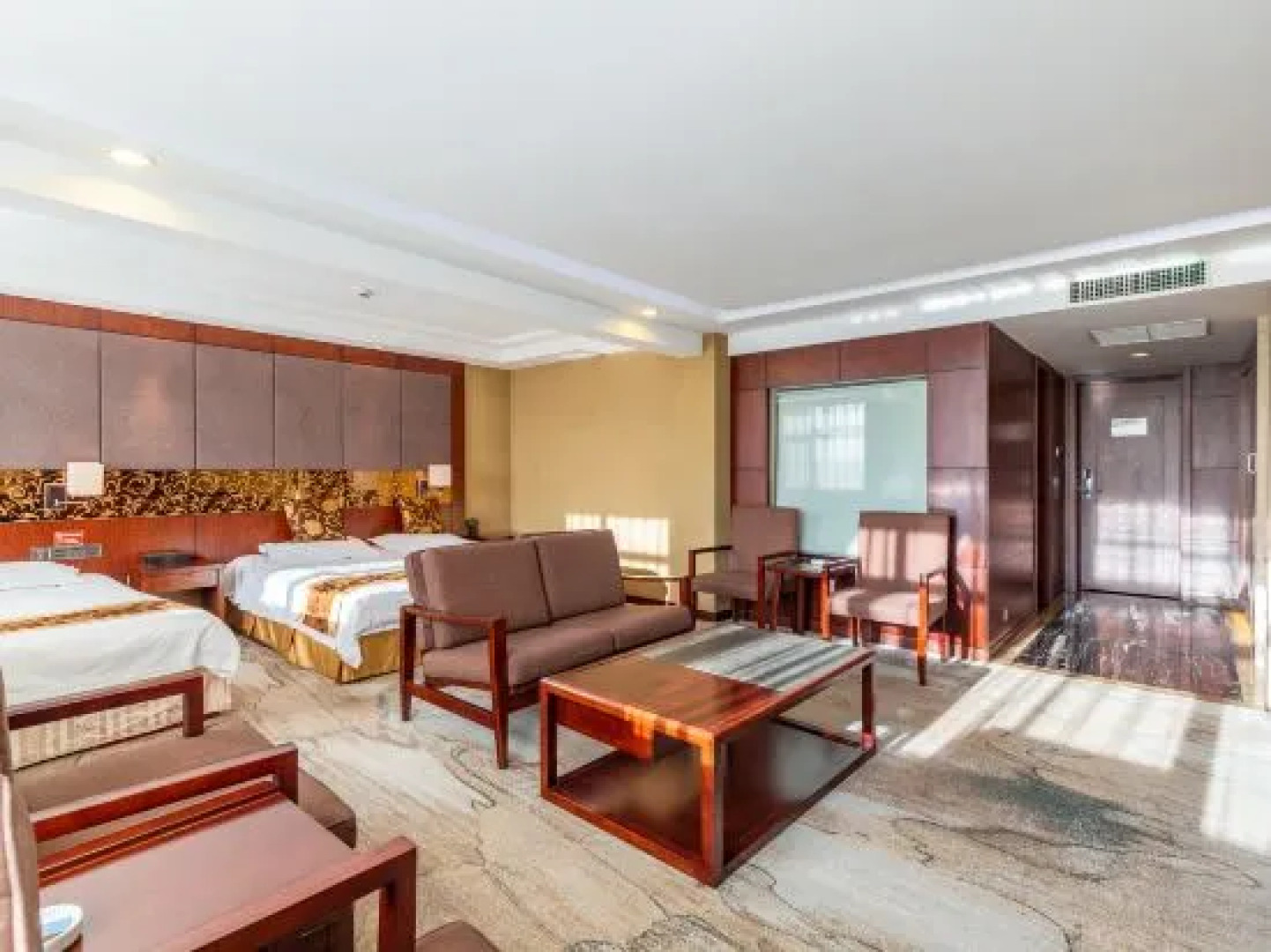 Golden Emperor Hotel