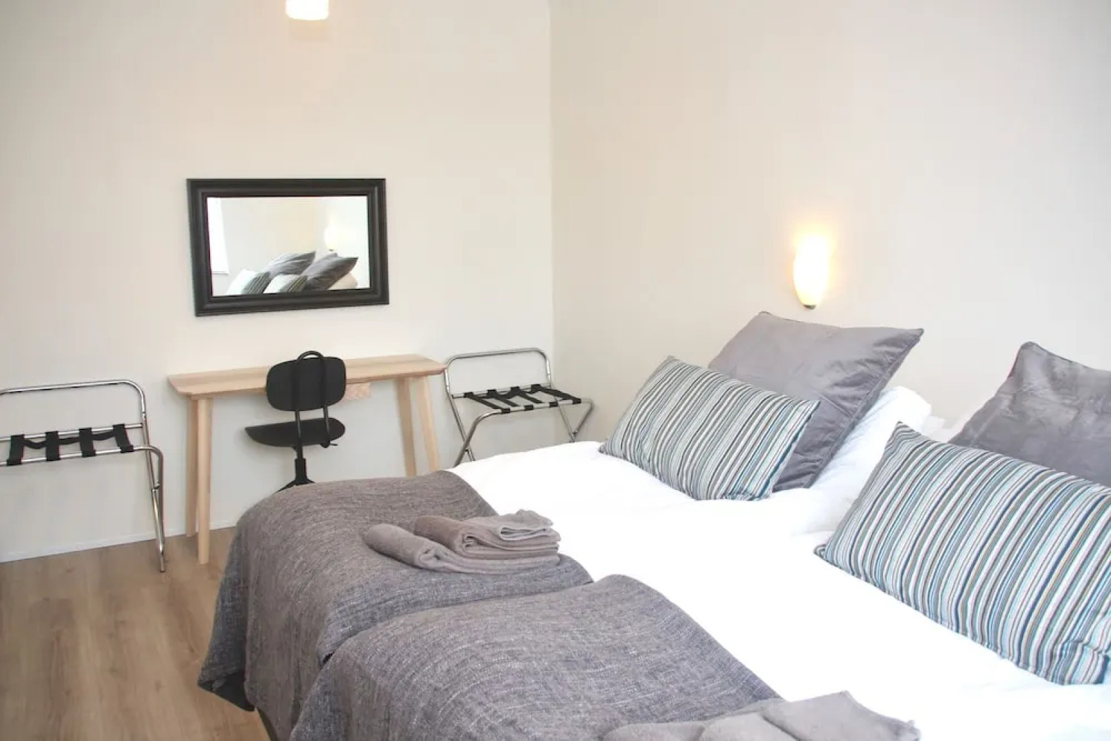 Lynghagi House - Lava Water