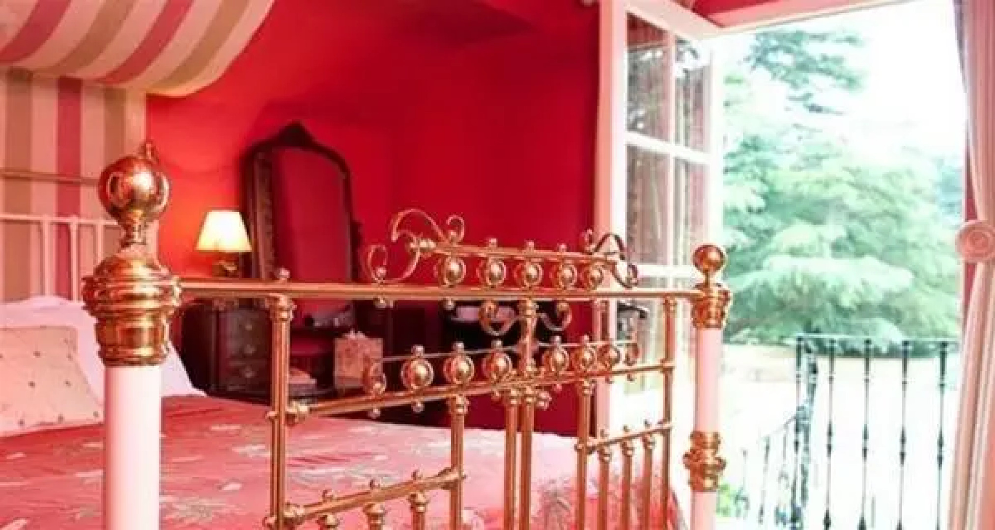 Ravenwood Hall Hotel