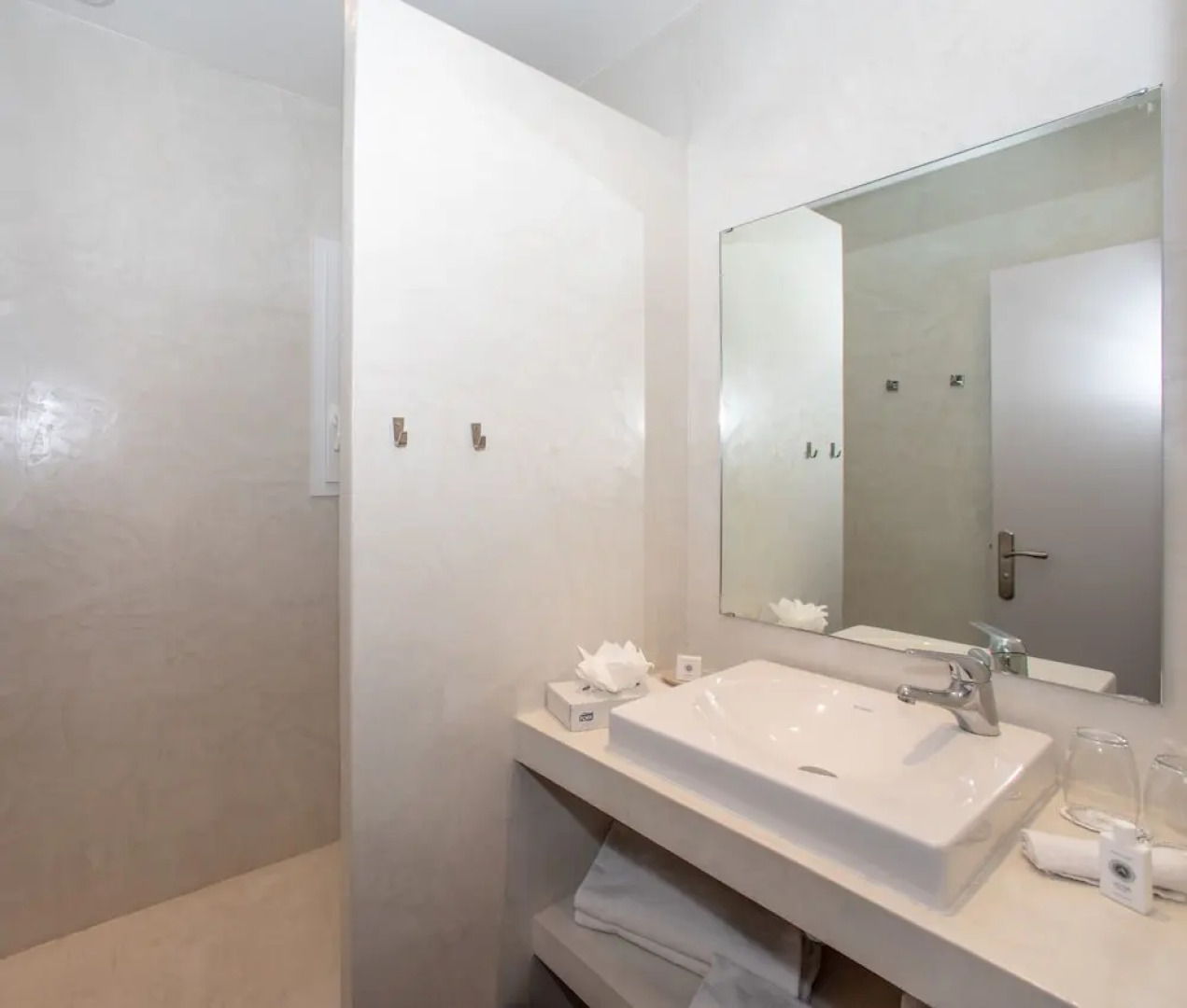 Font Mourier - INH 32236