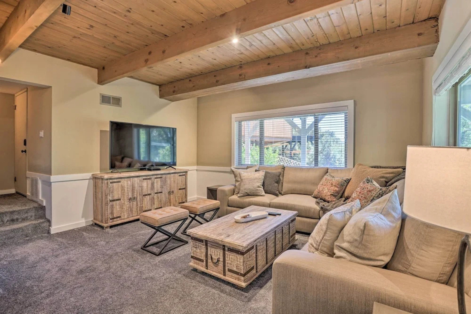 Arrowhead Retreat w/ Luxe Furnishings & Lake Views