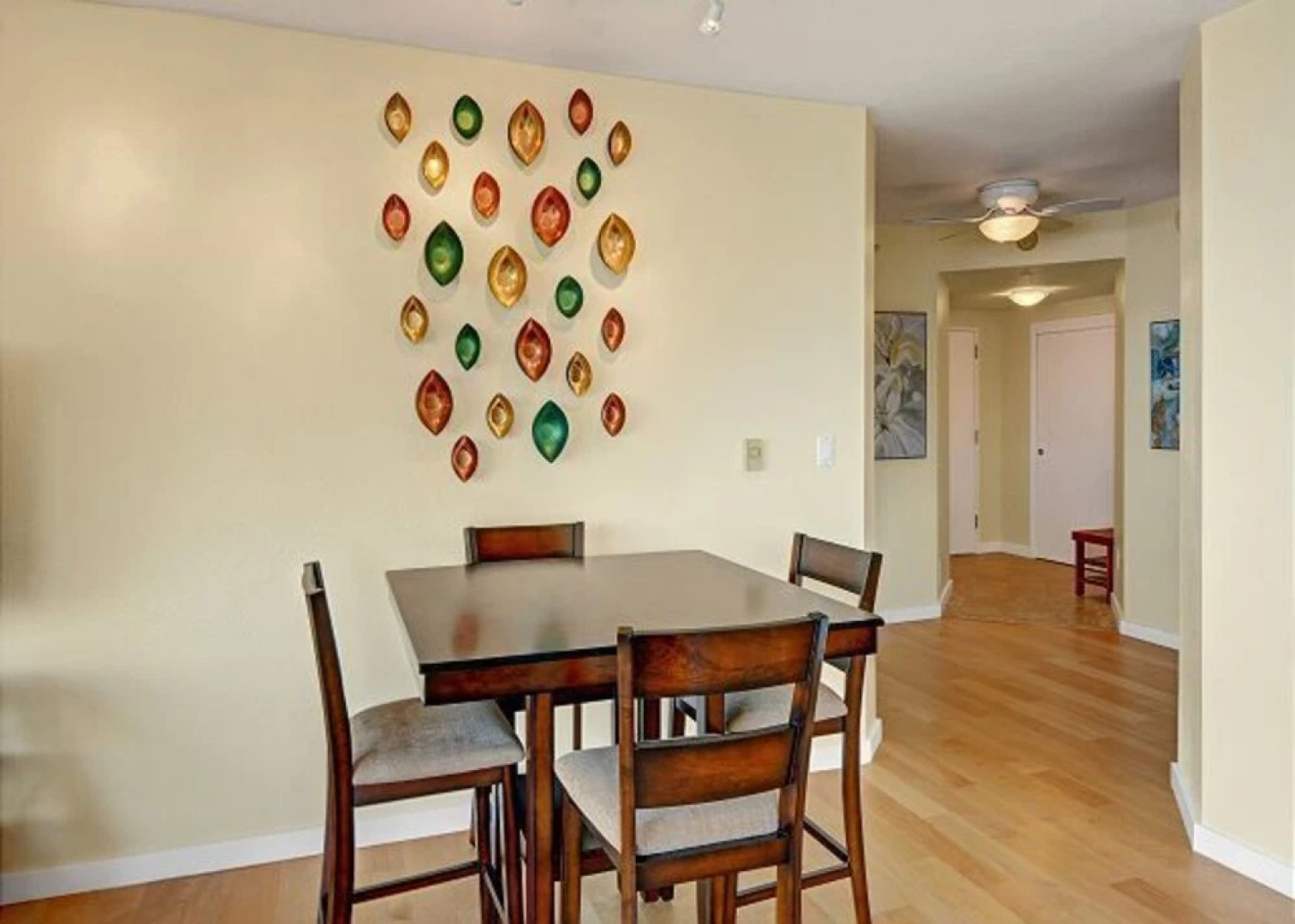 Newmark Elliott Bayview Luxury Suite - Two Bedroom Apartment with Balc