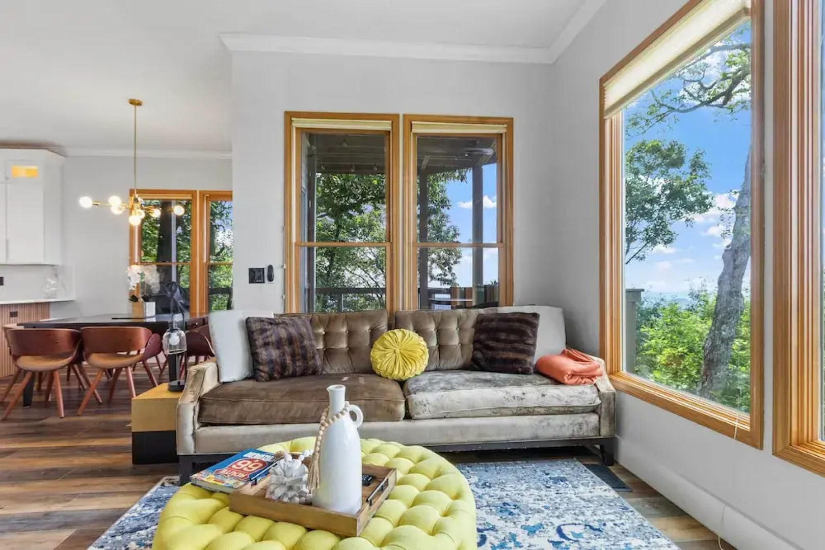 Hiking On-site: Mtn-view Burnsville Condo!