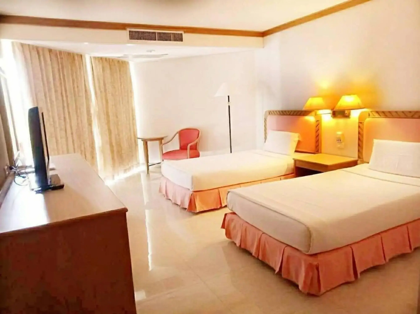 Khanom Golden Beach Hotel