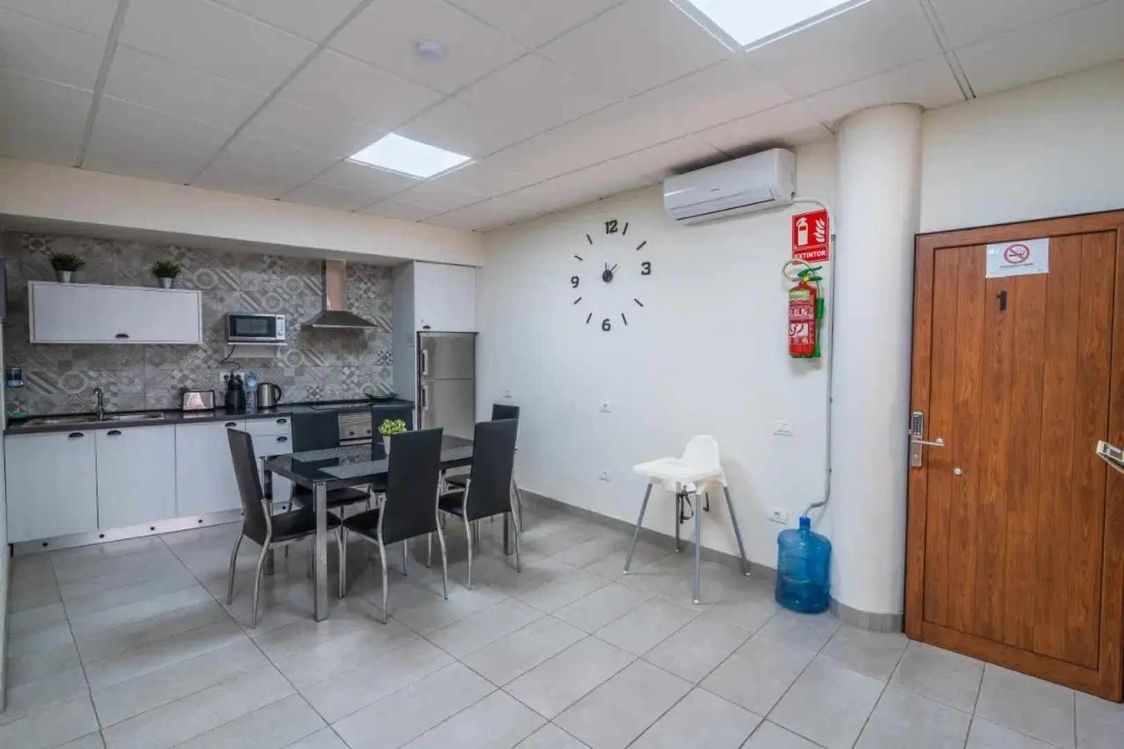 El Puente Holiday Home I- Airport 8,1K