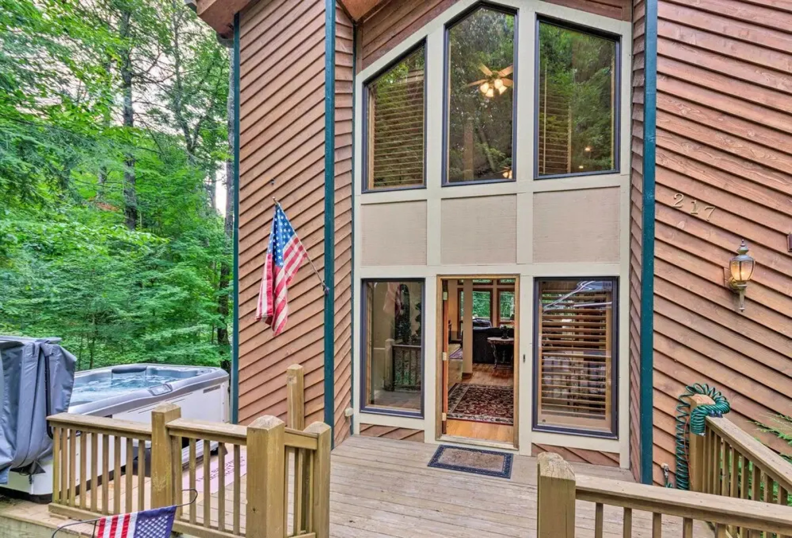 Lavish Beech Mountain Ski Cabin w/ Hot Tub!