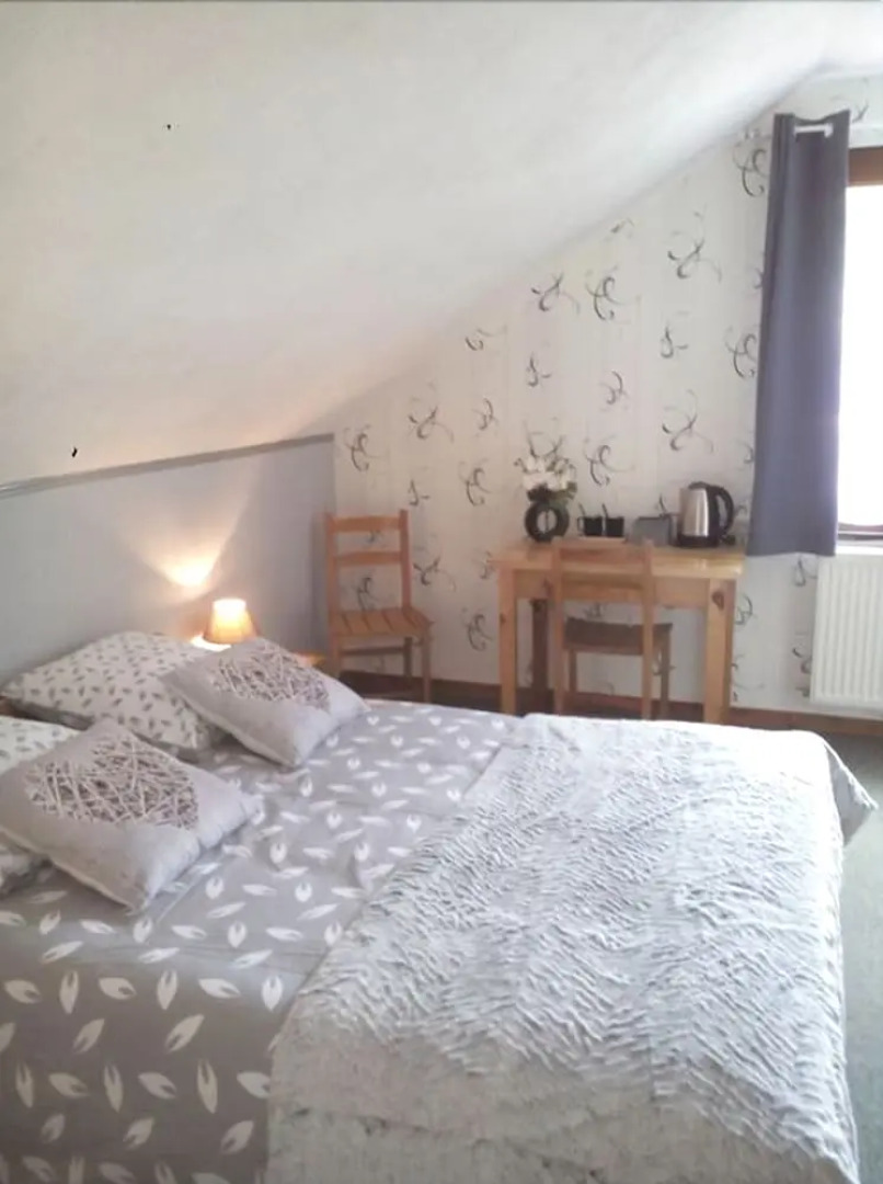 Ferme auberge à la colline