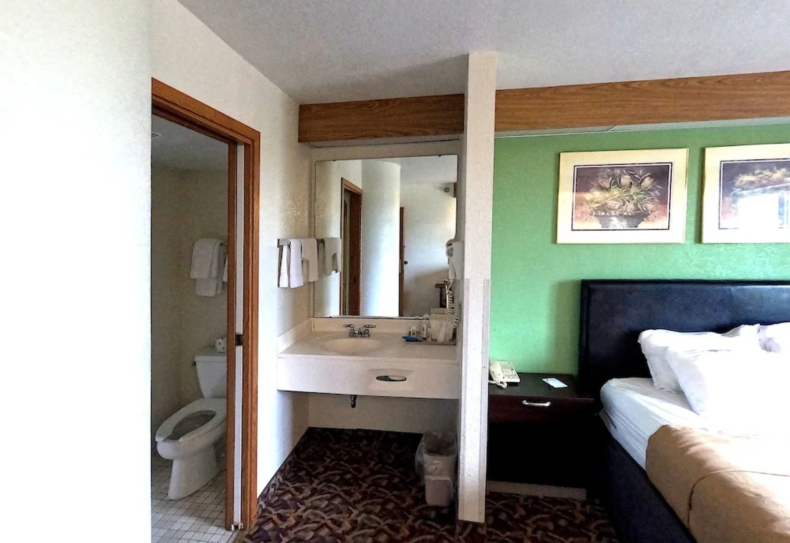 Pleasant Stay Inn & Suites