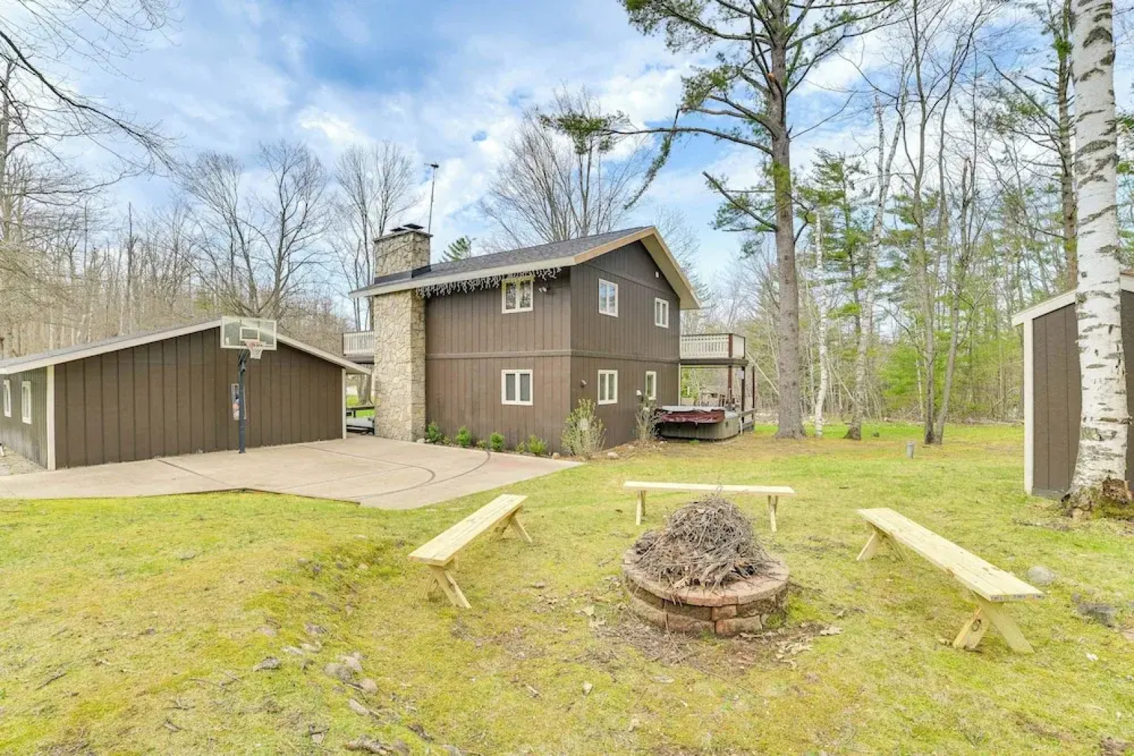 Private Hot Tub & Deck: Gaylord Family Home!