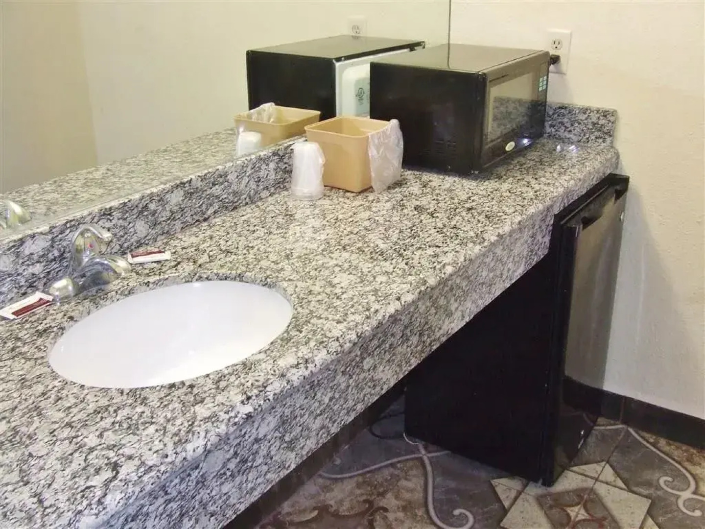 Americas Best Value Inn - Beaumont / I-10