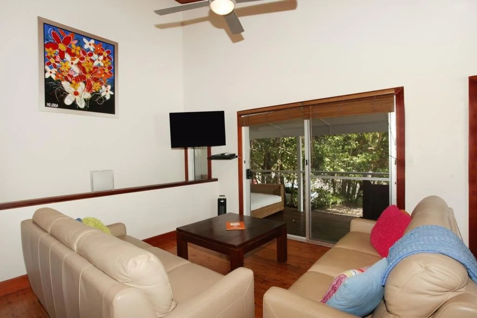 Mayfield 23 Holiday House
