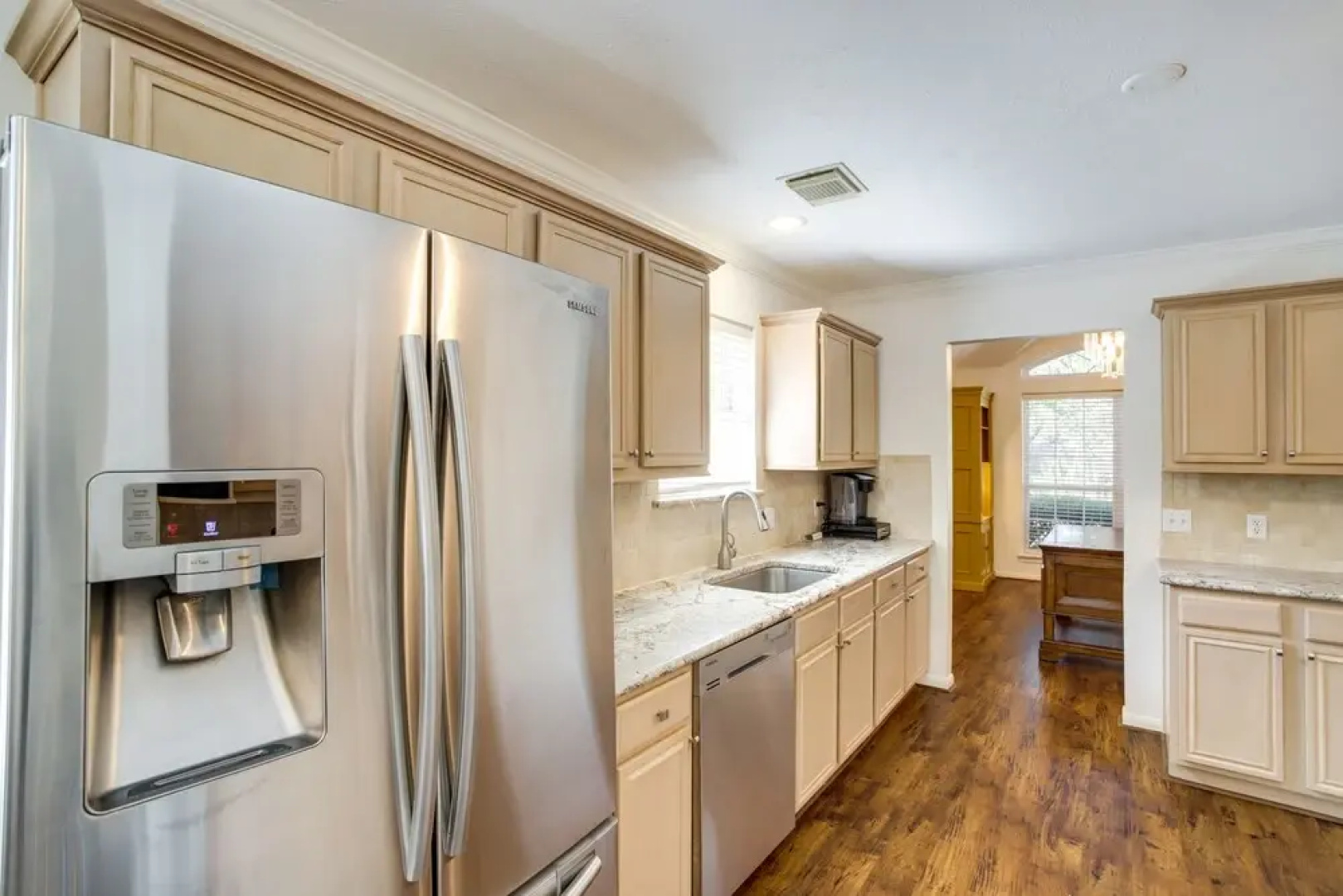 Pet-friendly Spring Home - 4 Mi to Six Flags!
