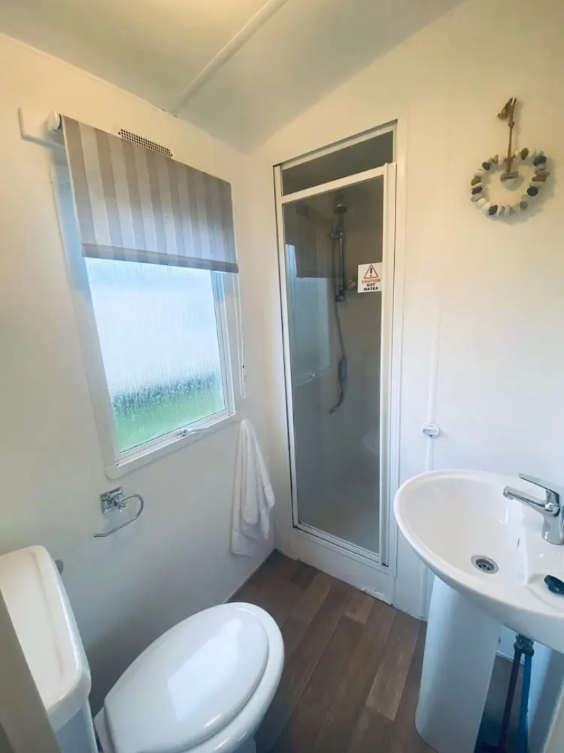 Stunning 2-Bed Sleeps 6 Caravan in Felixstow