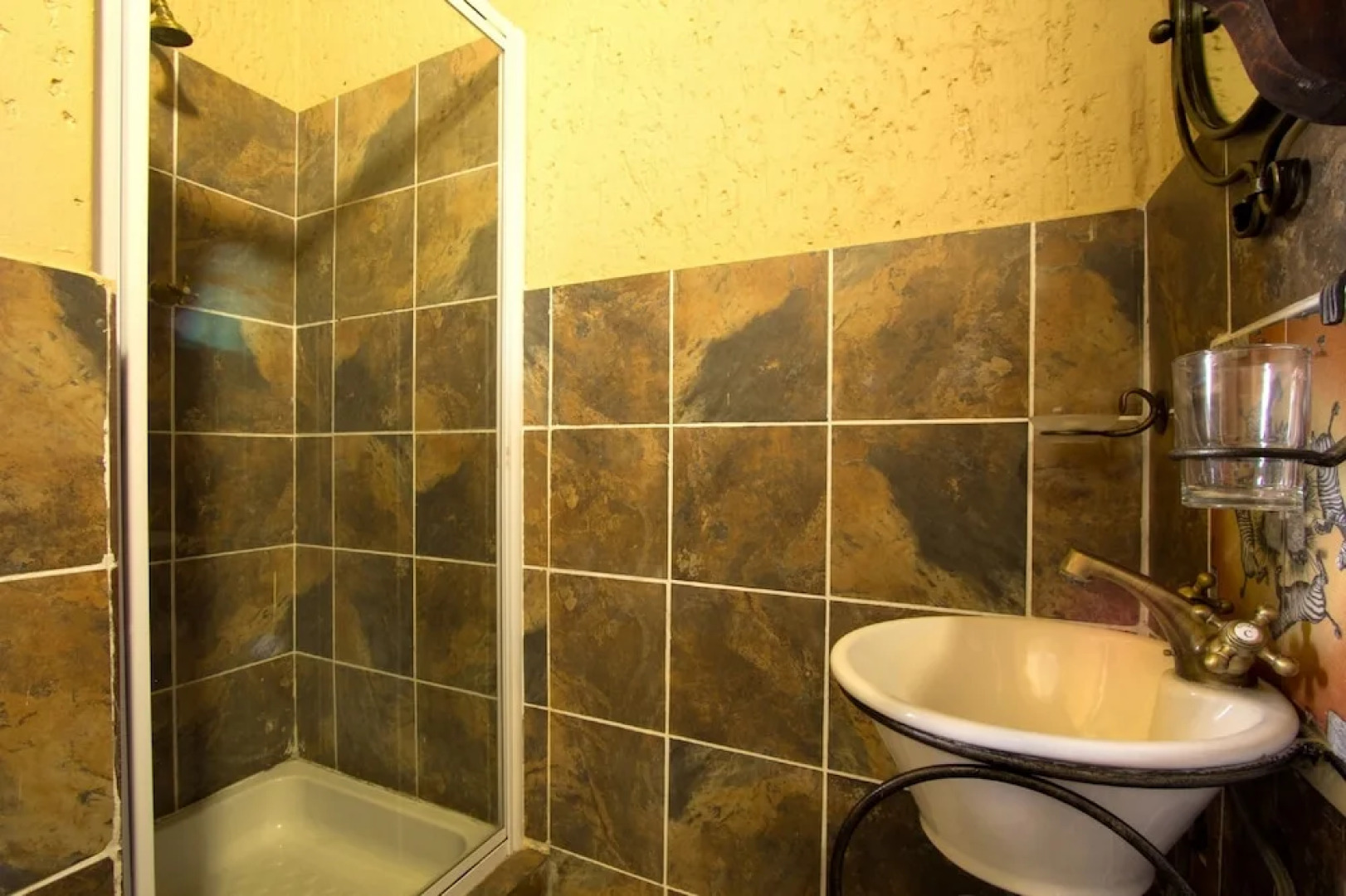 Grassland Bushman Lodge