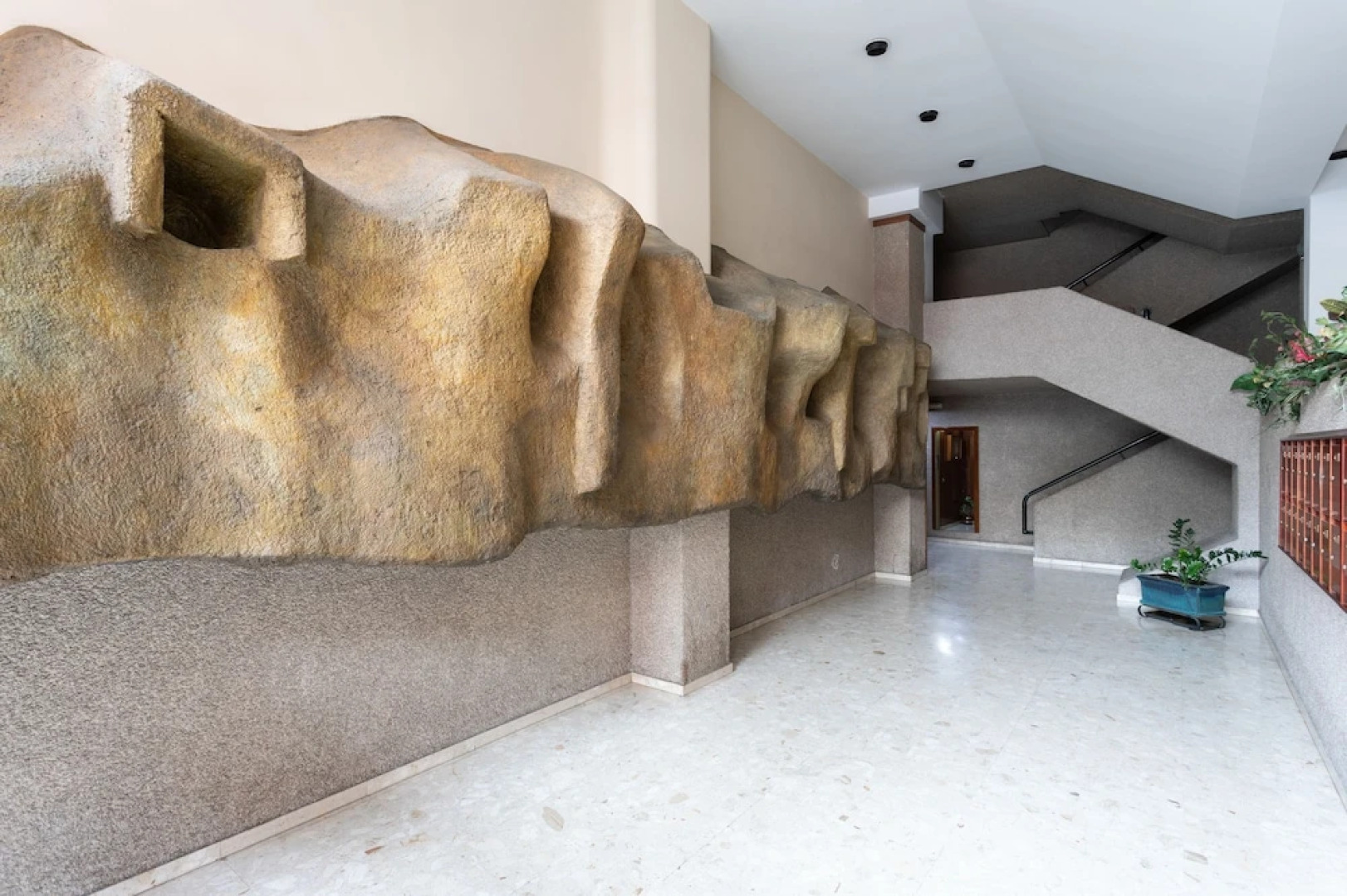 HomeLike Spacious Classic Design