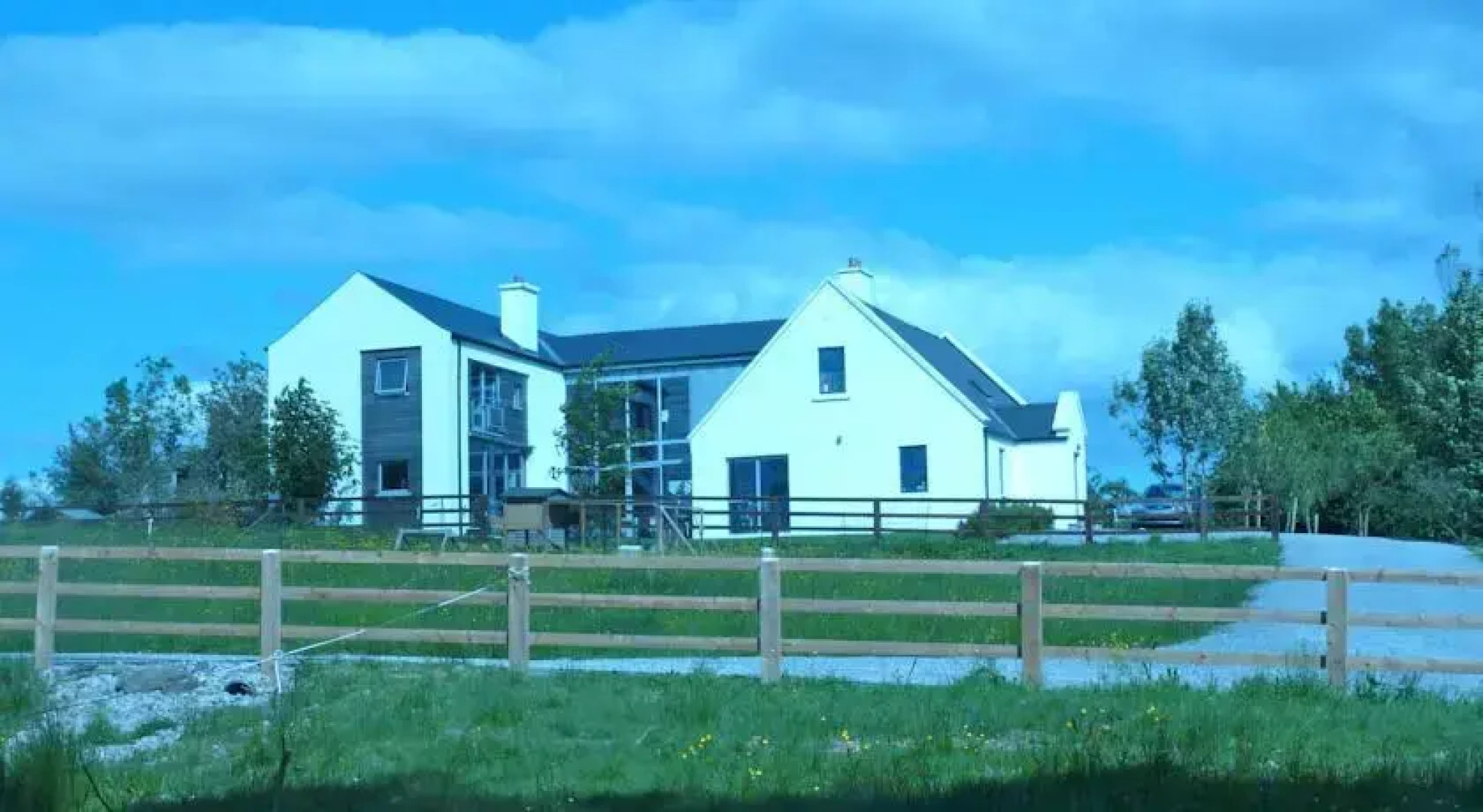 Clondanagh Cottage and Farm-on-the-Lake