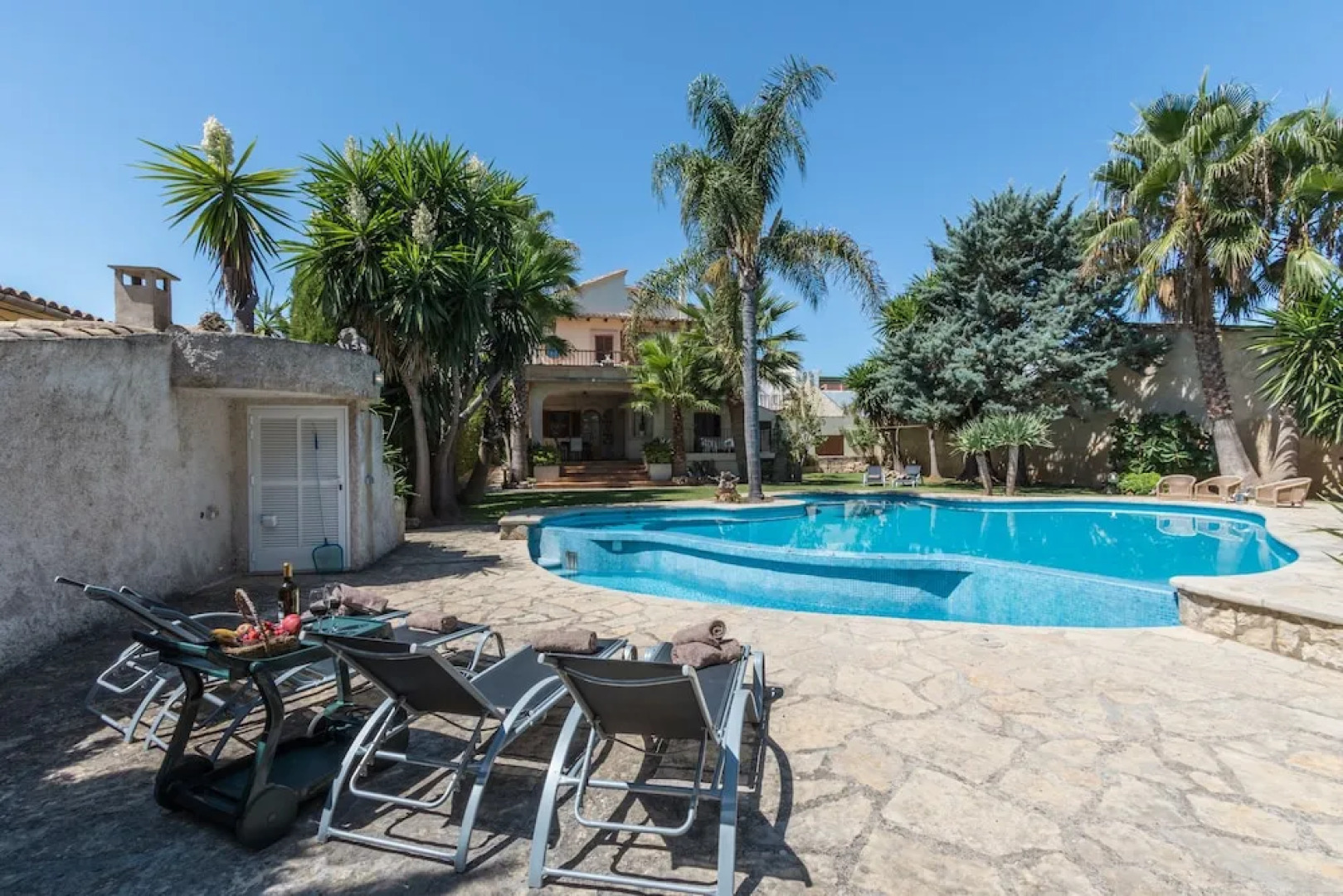 Gual house with private pool