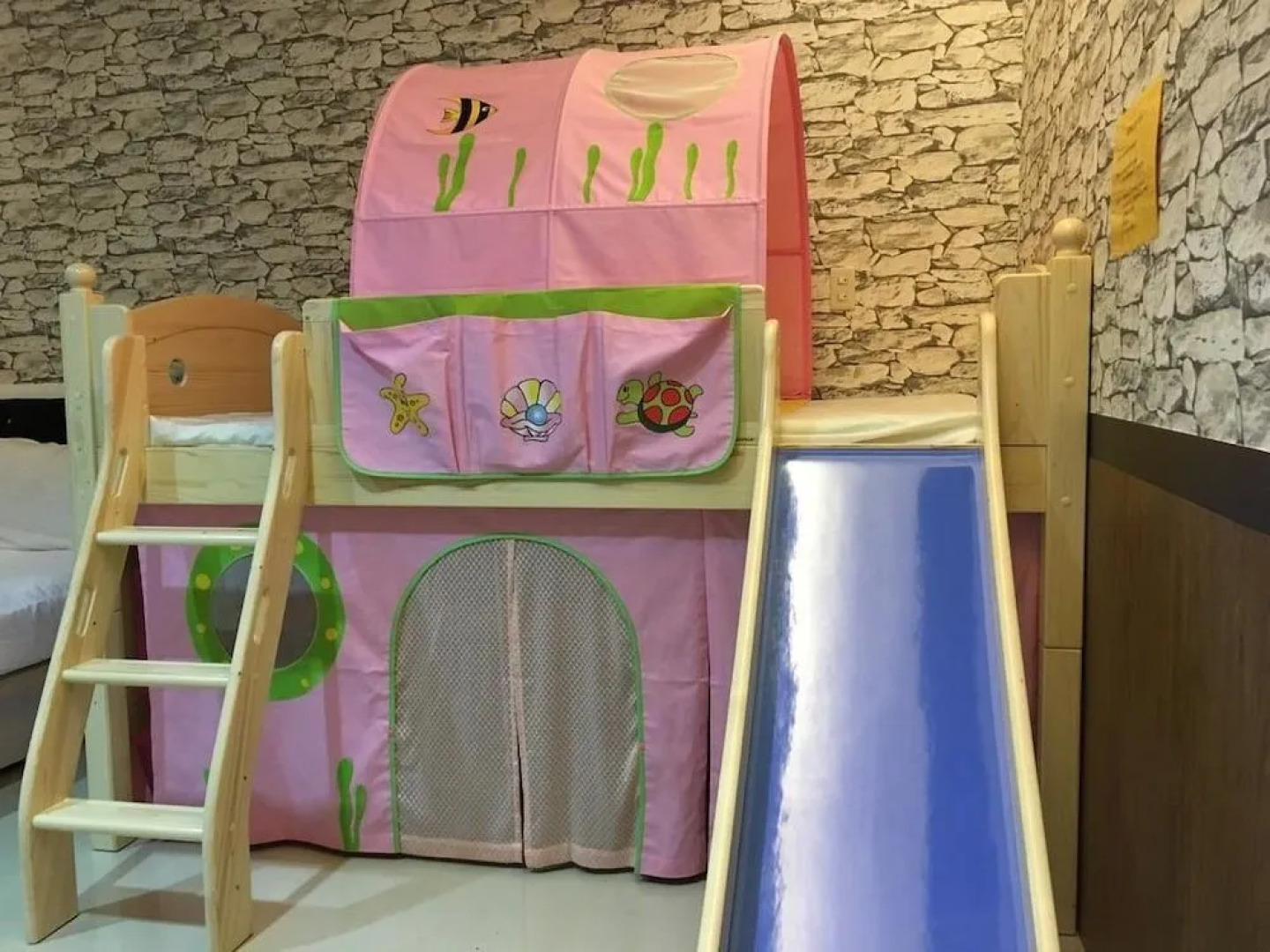 Hot Spring Holiday Inn