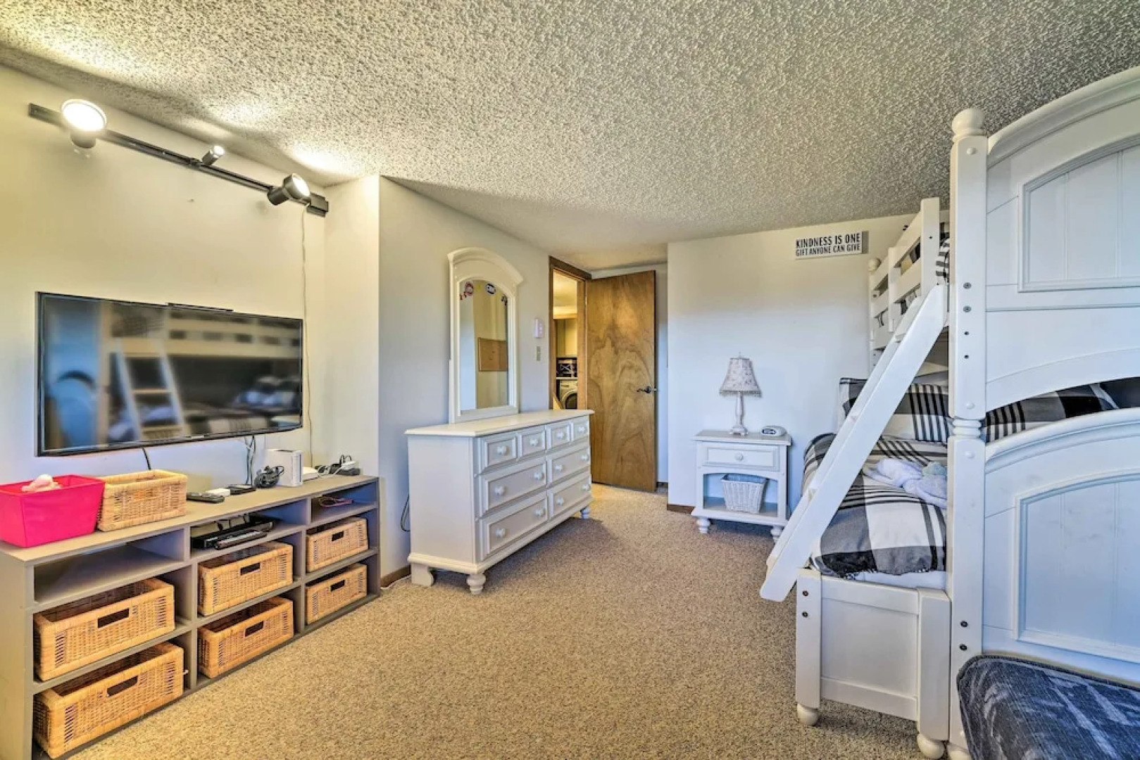 Cozy Camelback, Pocono Retreat w/ Mountain Views!