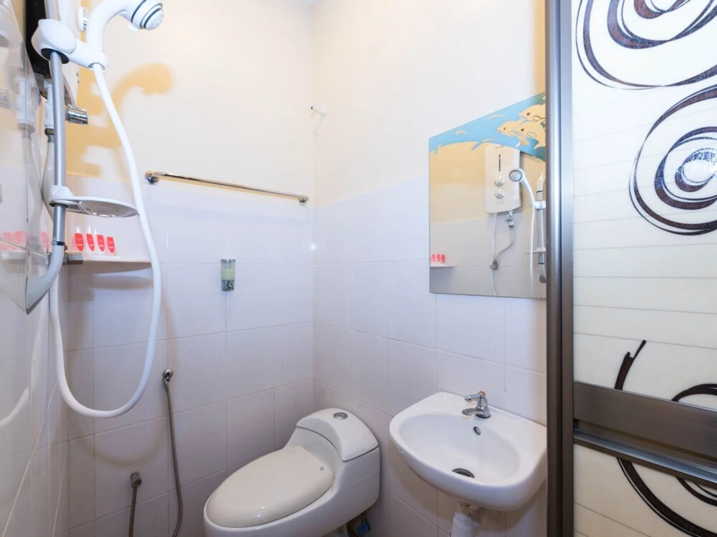 Super OYO Capital O 89366 Spring Inn Hotel