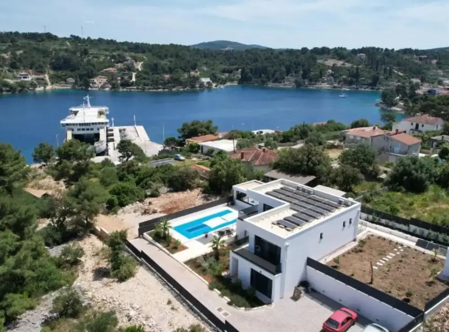 Sunset Villa Aves With Pool, Gym and Sauna