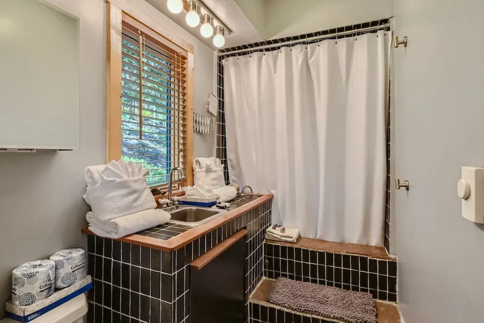 High Altitude Haven 3 Bedroom Home by RedAwning