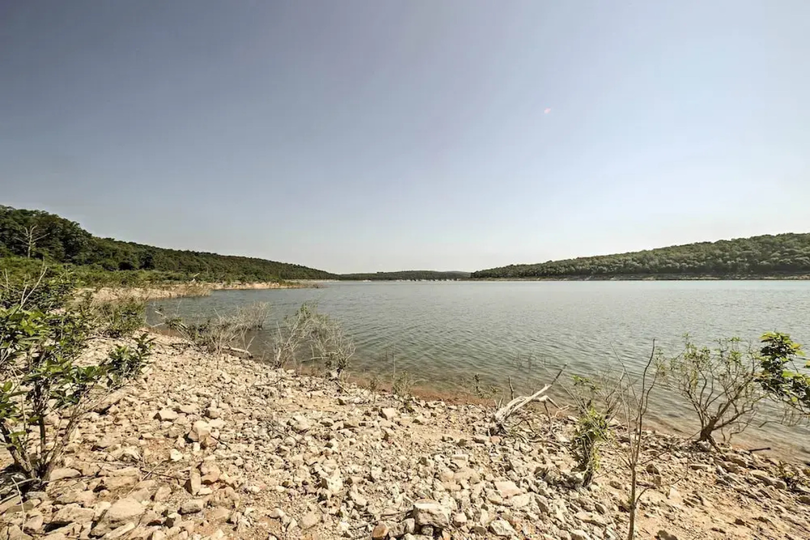 Bull Shoals Lake Home w/ Porch - Steps to Water!