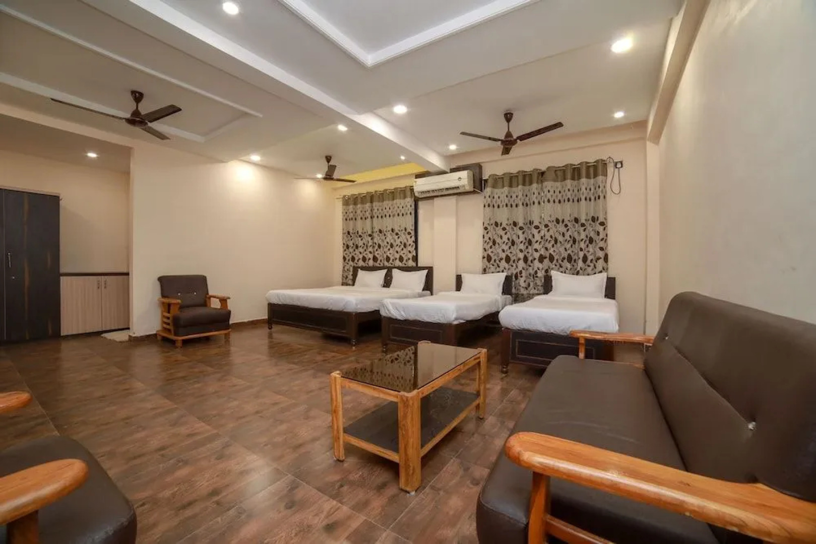 Oyo 37826 Rajmahal Khindsi Resort