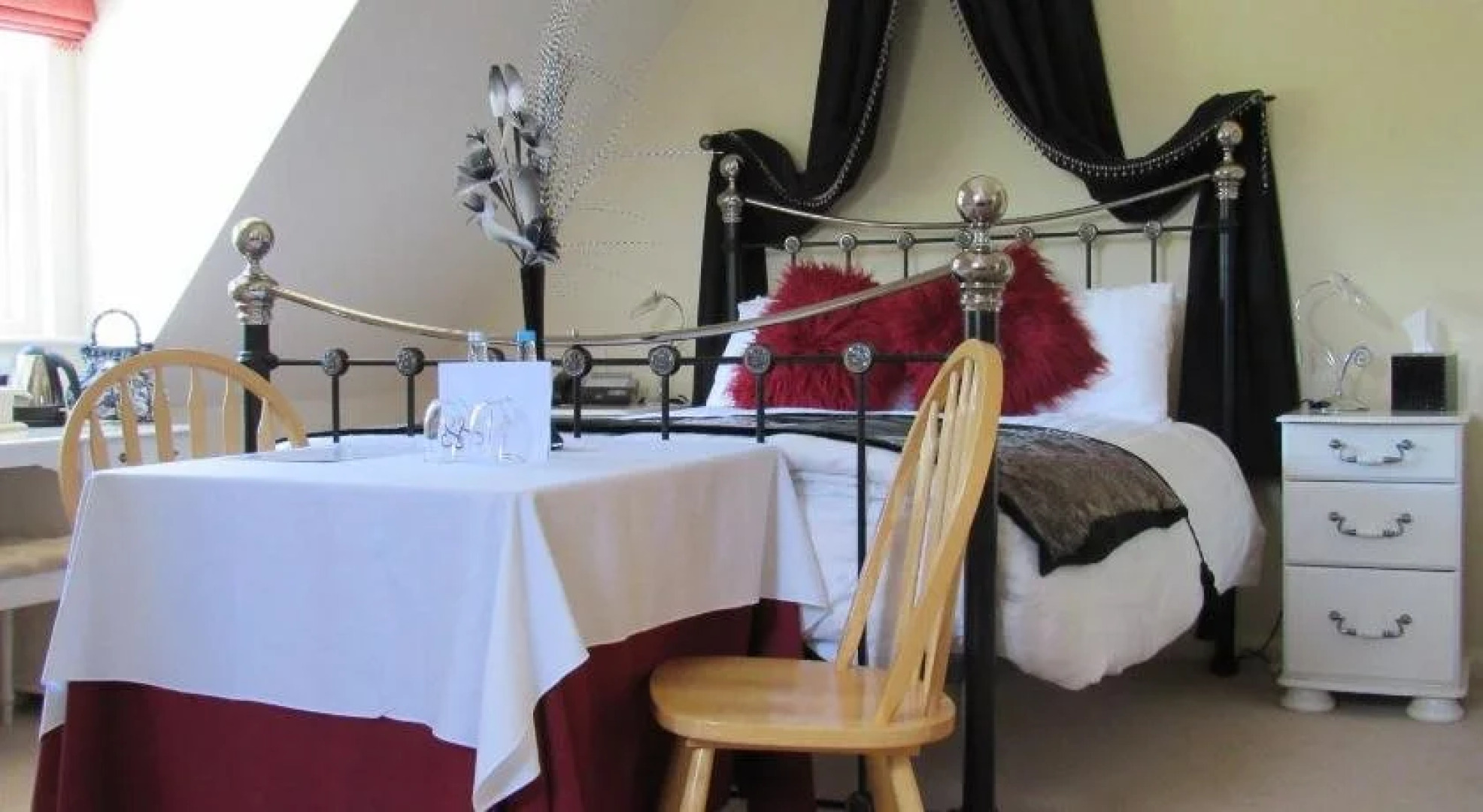 Les Bouviers Restaurant With Rooms