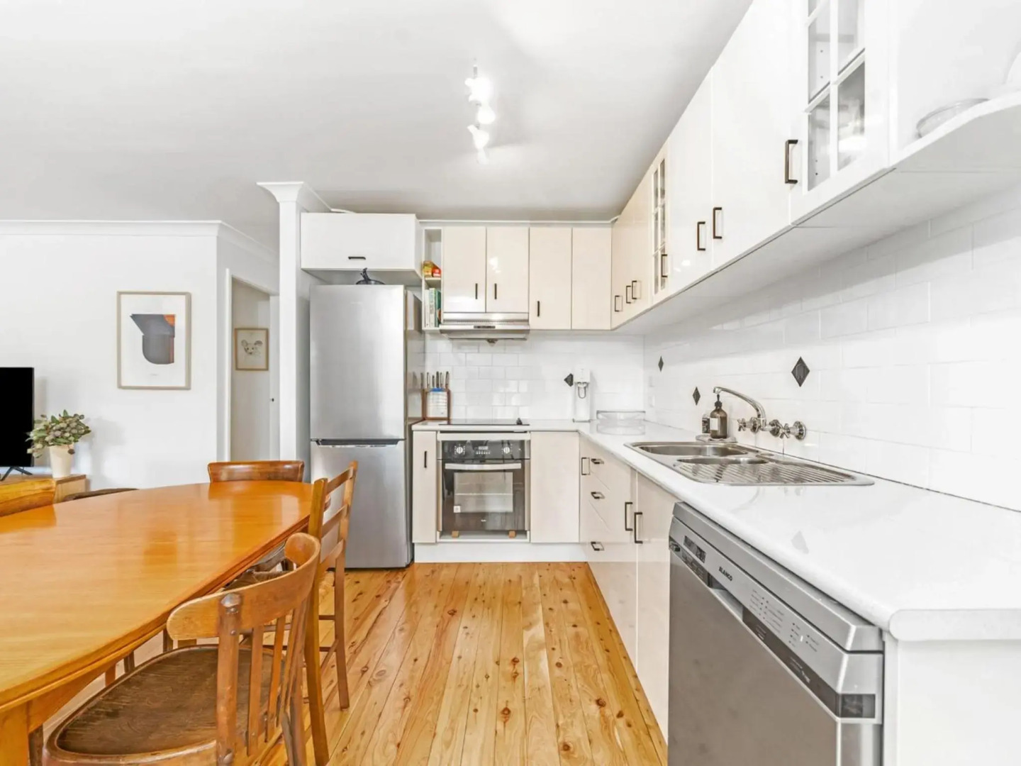 MOBYS AT HYAMS Hyams Beach 4pm check out Sundays