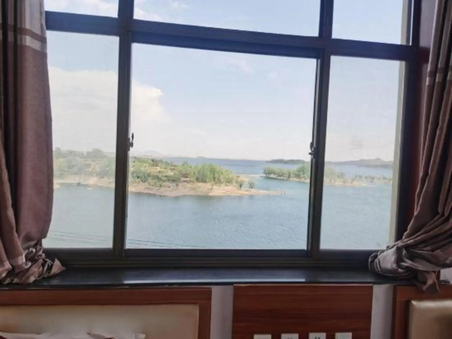 Xibaipo Jinbo Lake Guest House