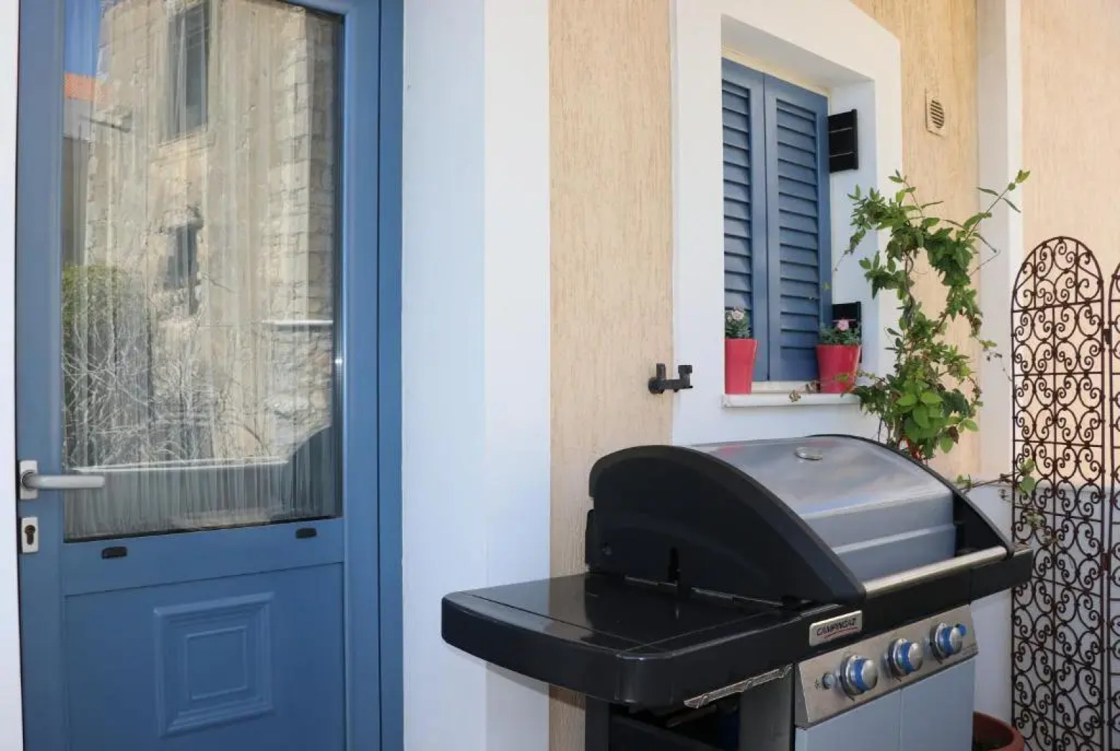 Grand Bleu Apartments & Villas