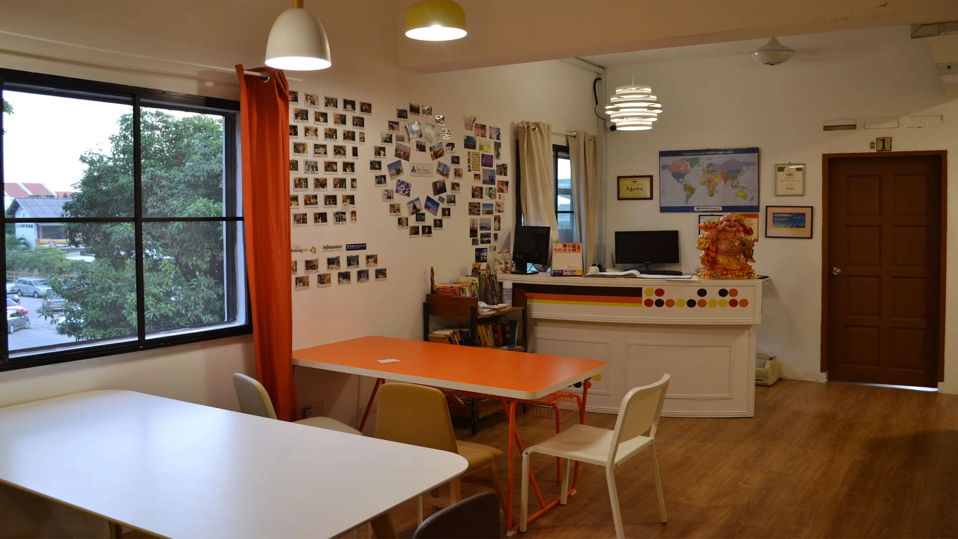 Ringo's Foyer Guest House - Hostel