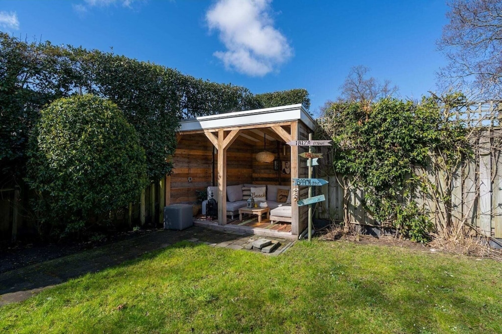 Rustic-modern Furnished Holiday Home With an Exciting Garden