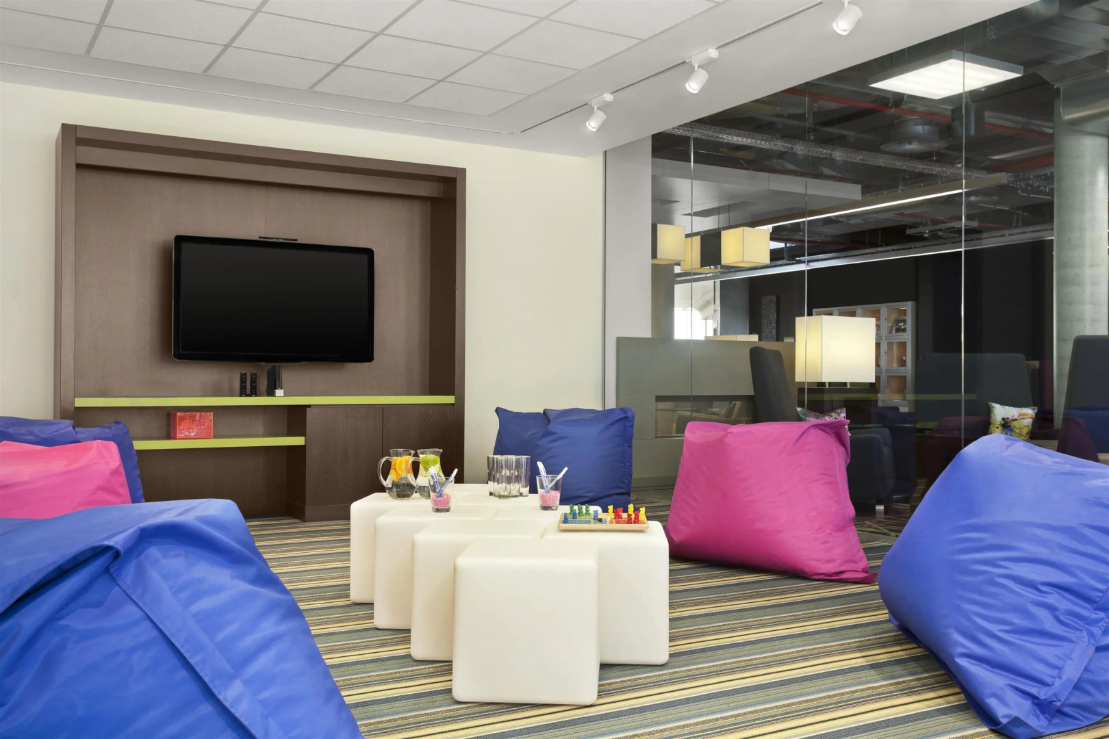 Отель Aloft Brussels Schuman