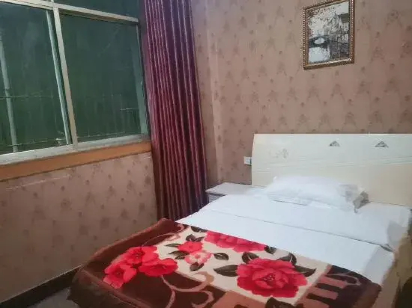 Yuechi Famous City Hotel