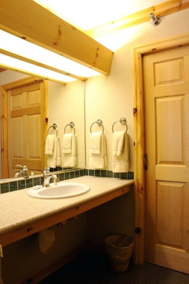 Schweitzer Mountain Resort White Pine Lodge