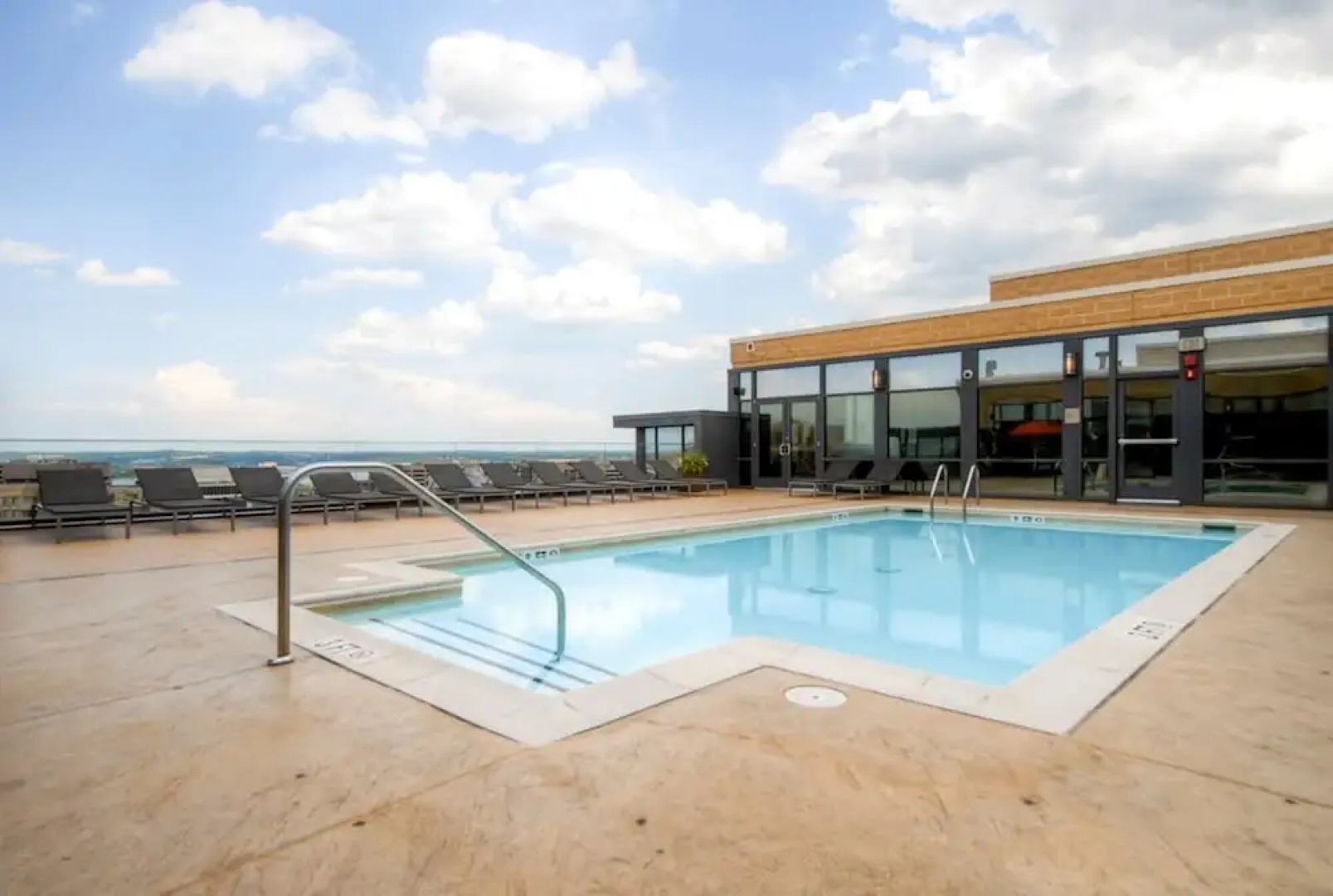 Bluebird Suites in Pentagon City