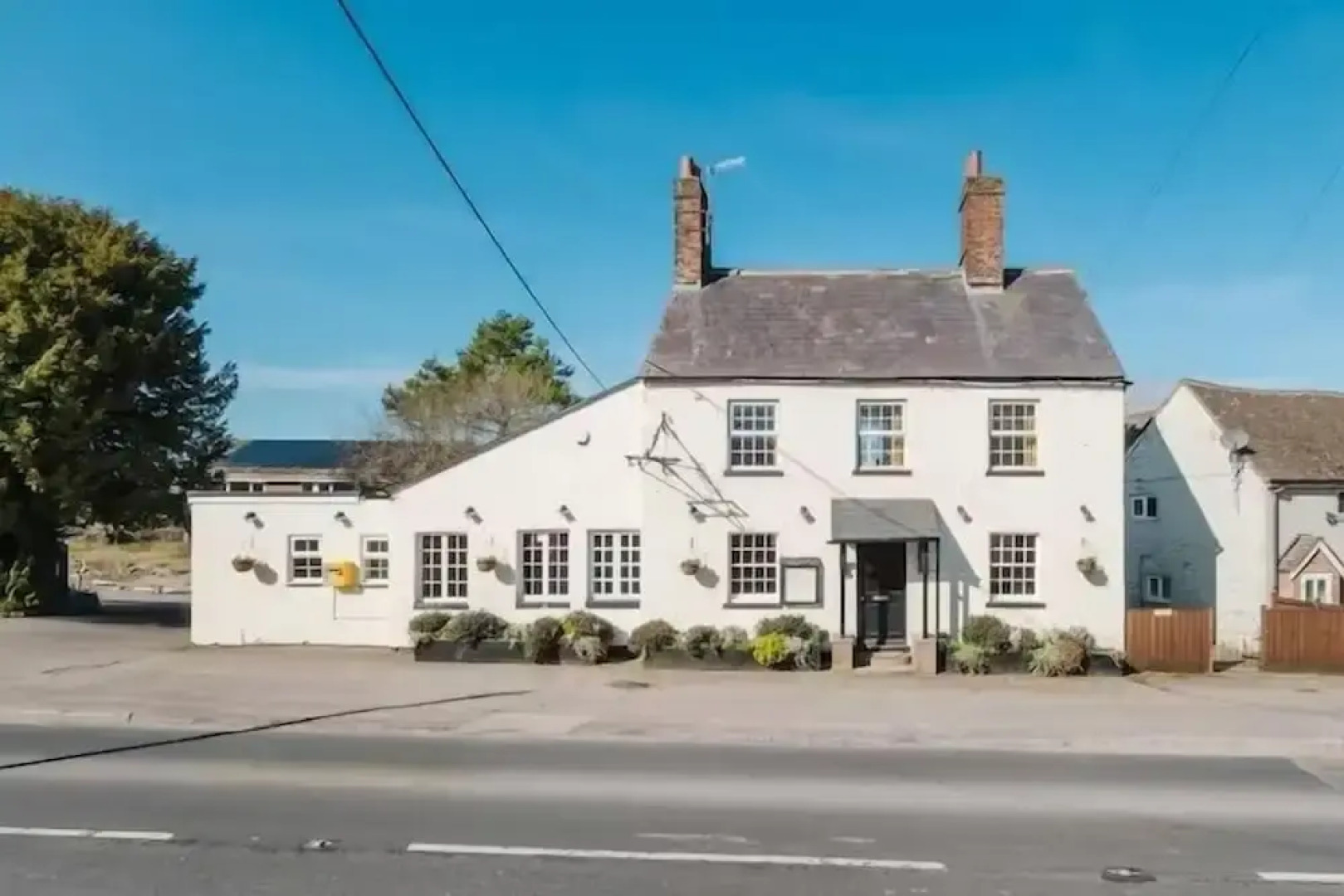 Idyllic Foodie Retreat above Silks Pub