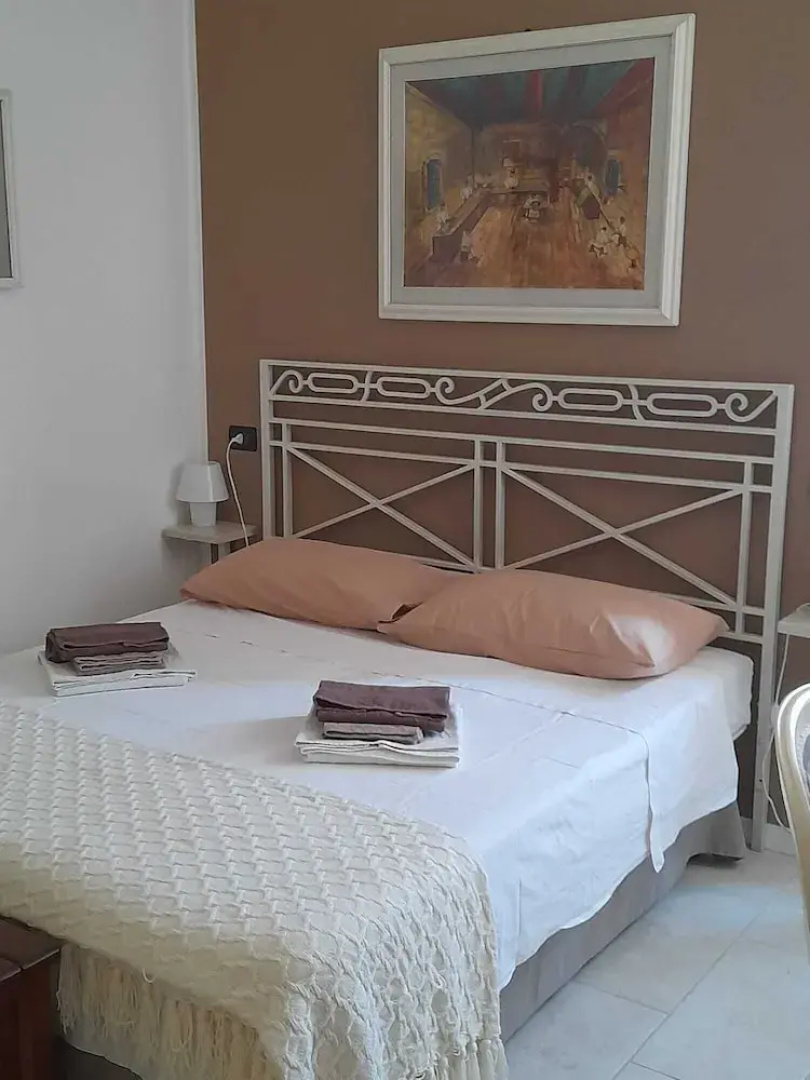 Dueterre Room & Host