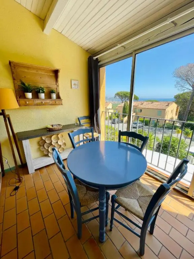 Bel appartement avec mezzanine, vue mer et piscine