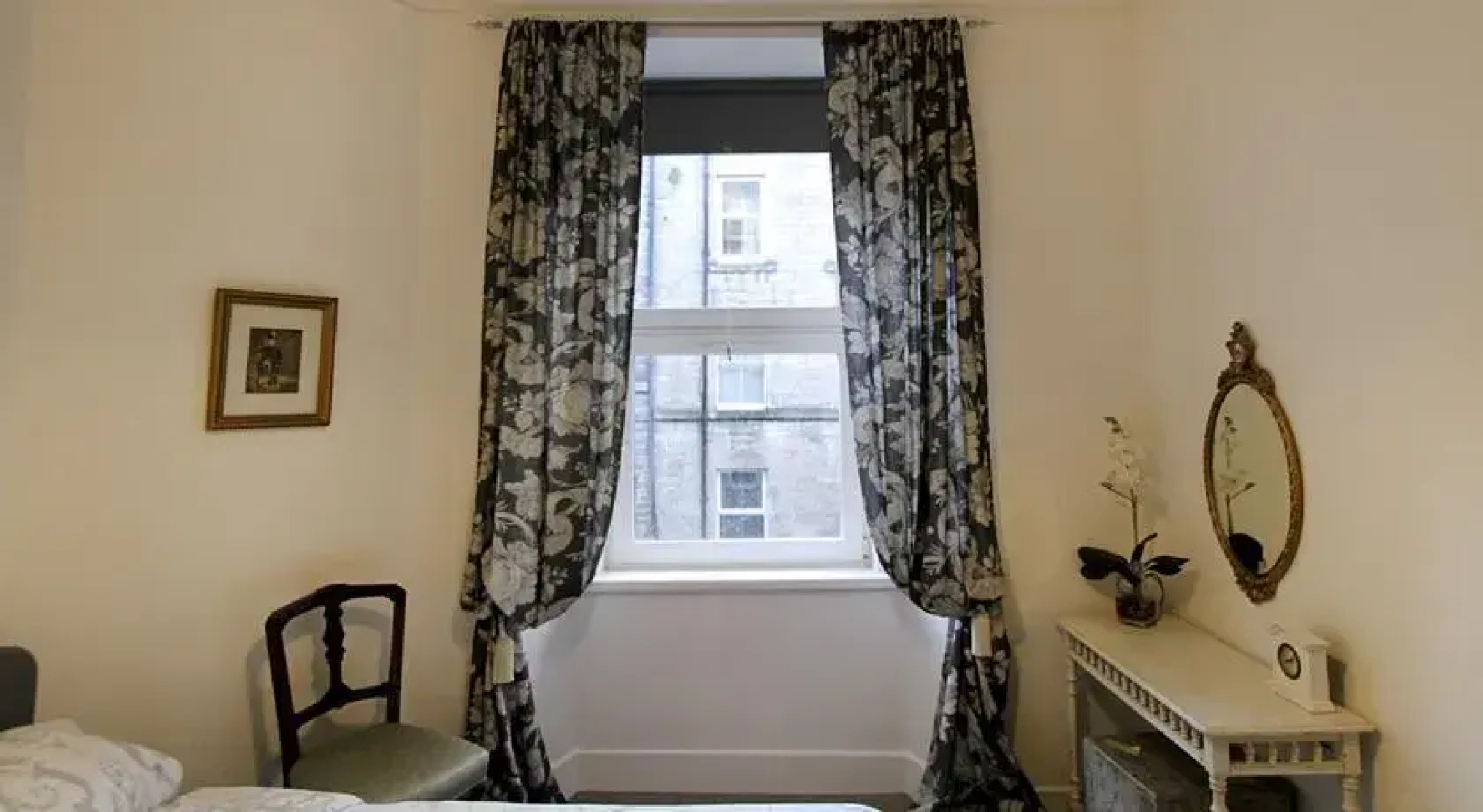 Library Apartment Edinburgh