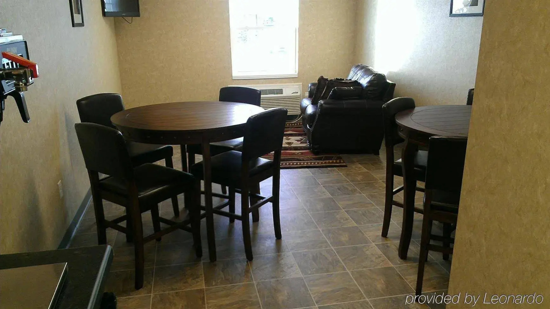 Red Roof Inn & Suites Dickinson