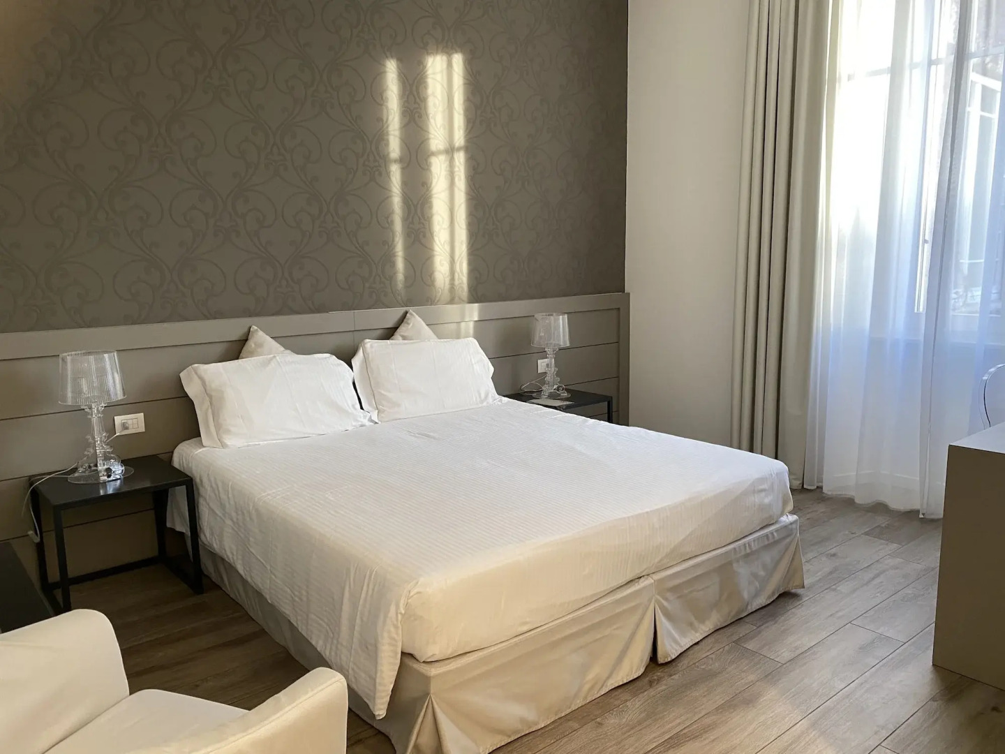 Villa Liberty - Lake Como Rooms & SPA