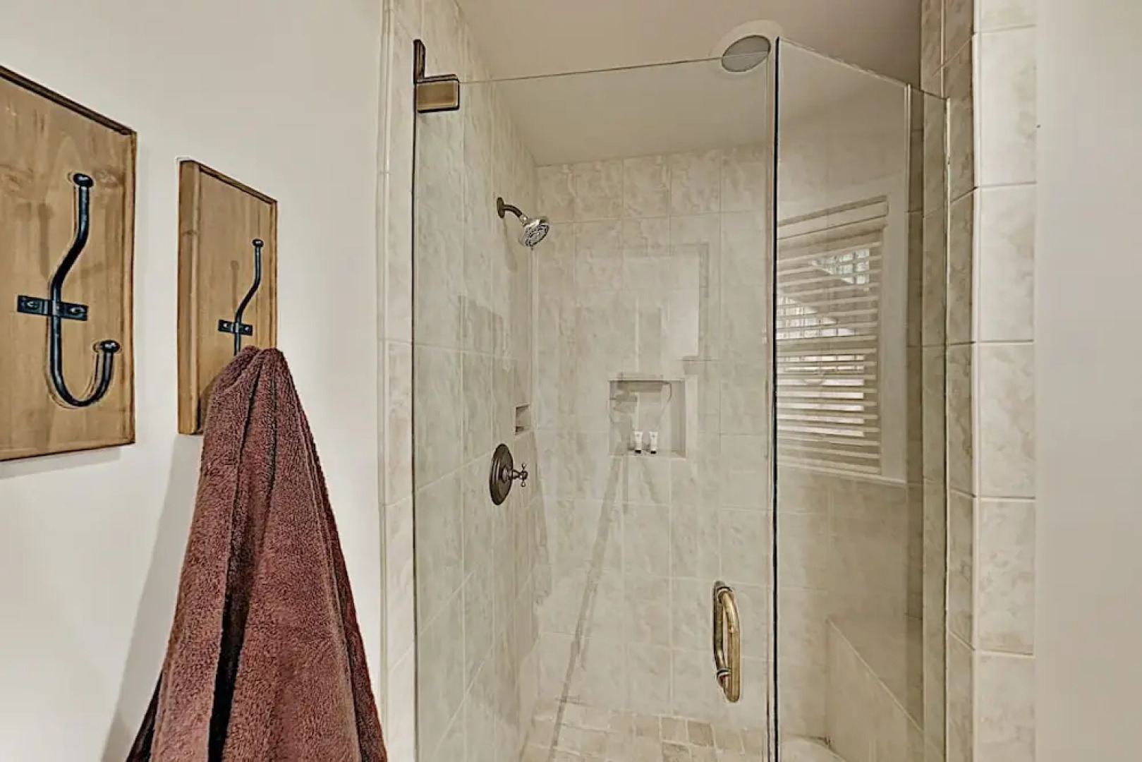 Bearfoot Lodge - Lake-view Escape W/ Private Decks 4 Bedroom Home