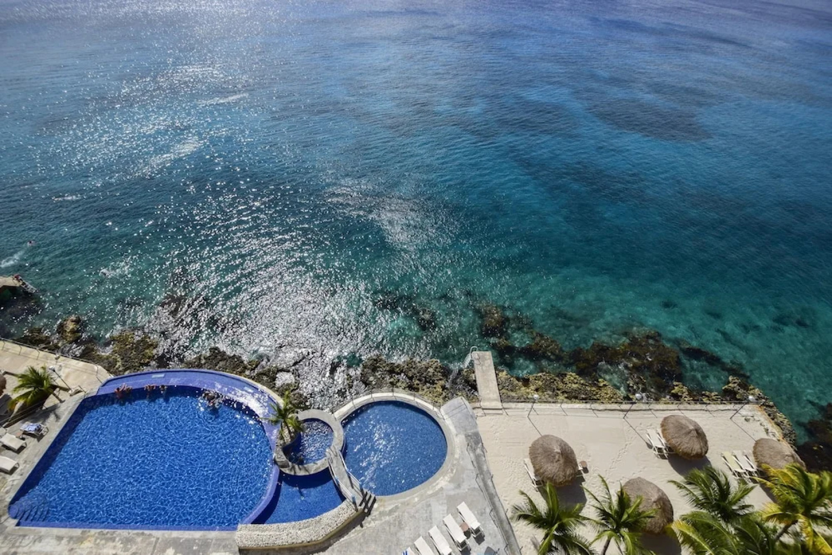 El Cantil Condominiums