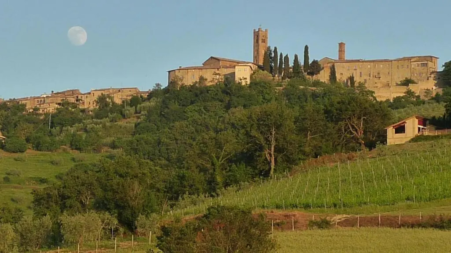 Villa with private swimming pool and garden in quiet area, panoramic views