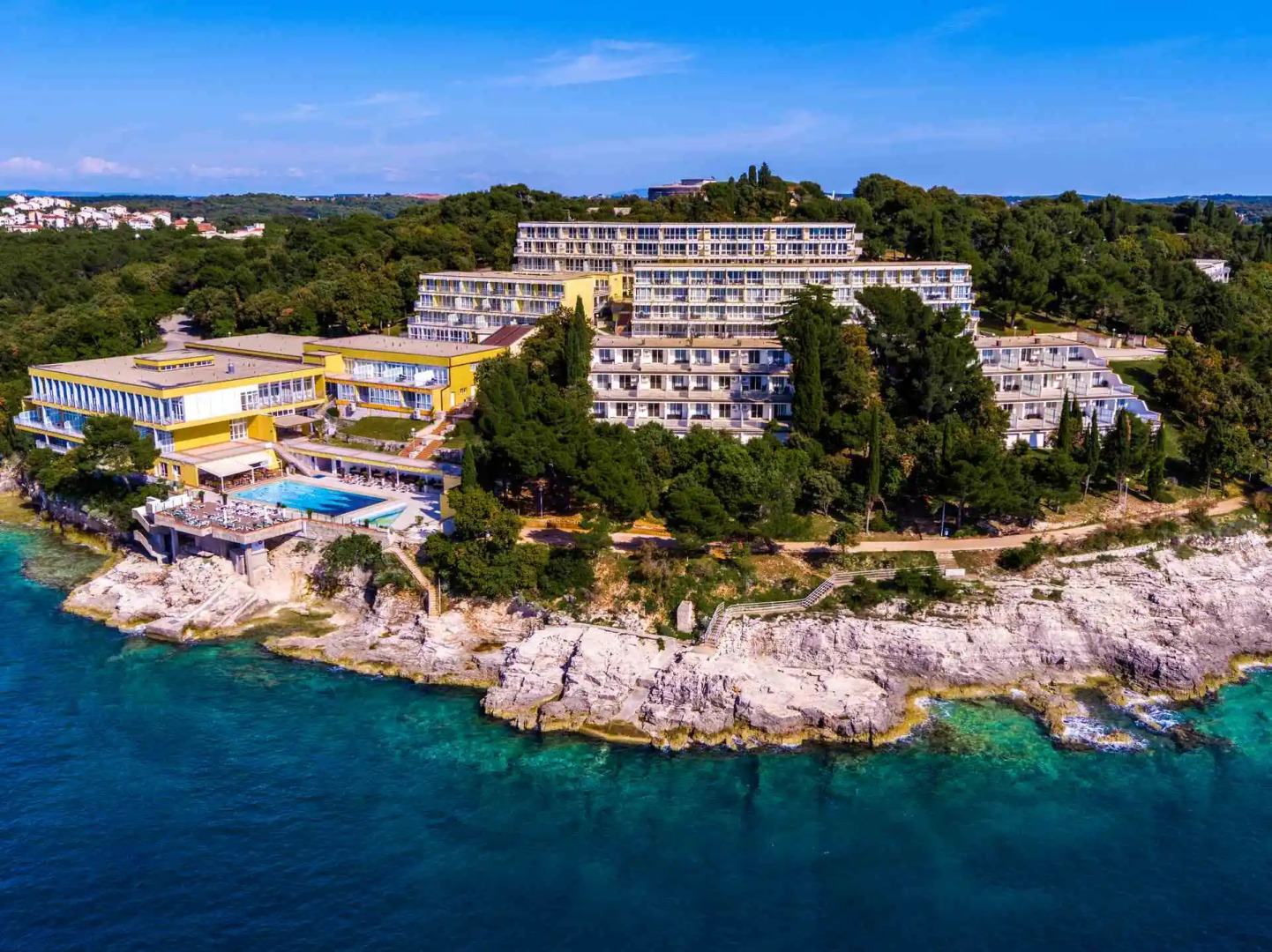 Splendid Golden Rocks Resort