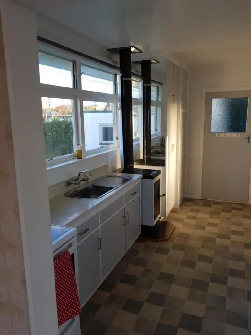 Super Central Cosy Greytown House with Garage