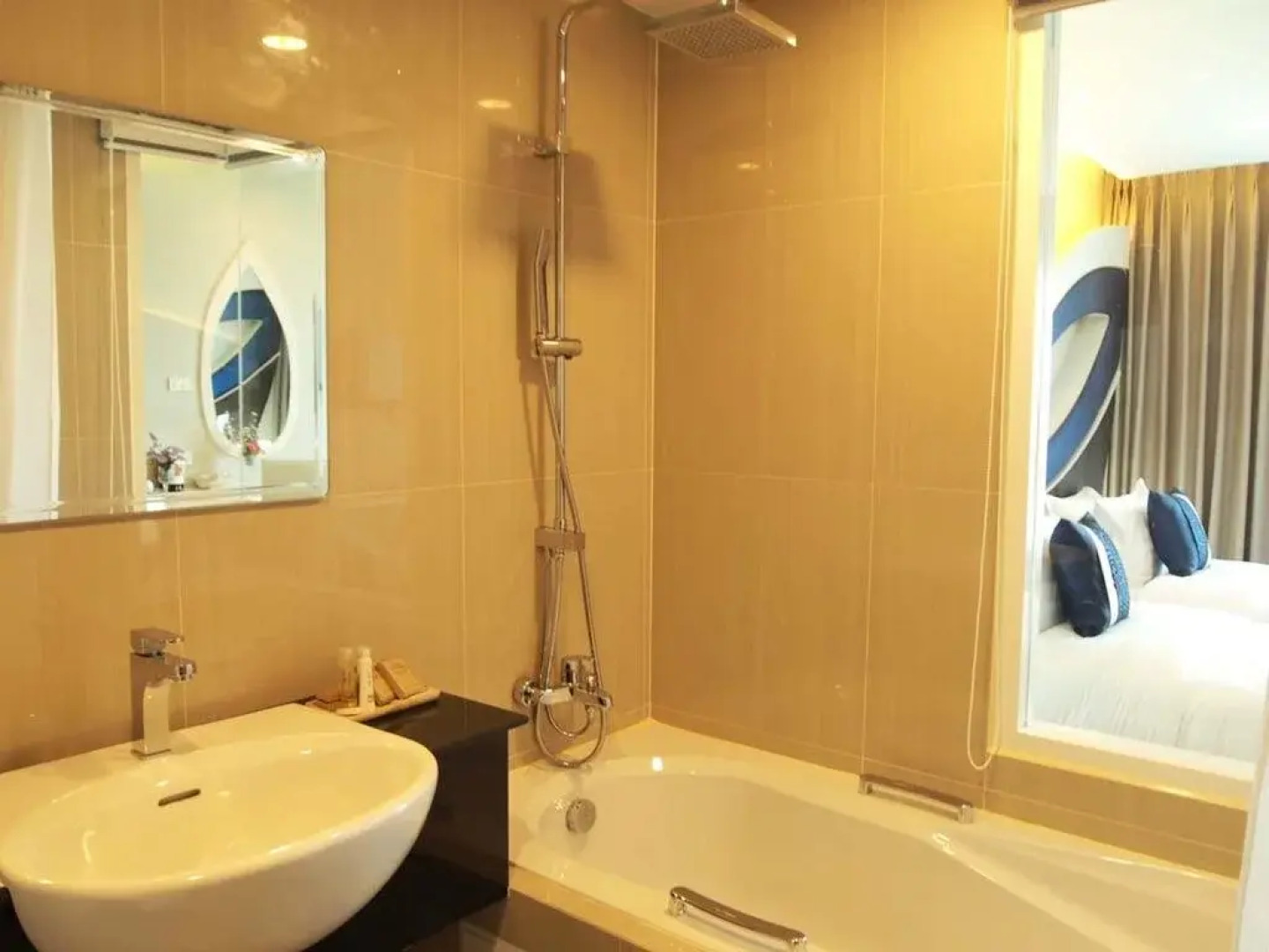 Sunrise Lagoon Hotel And Golf